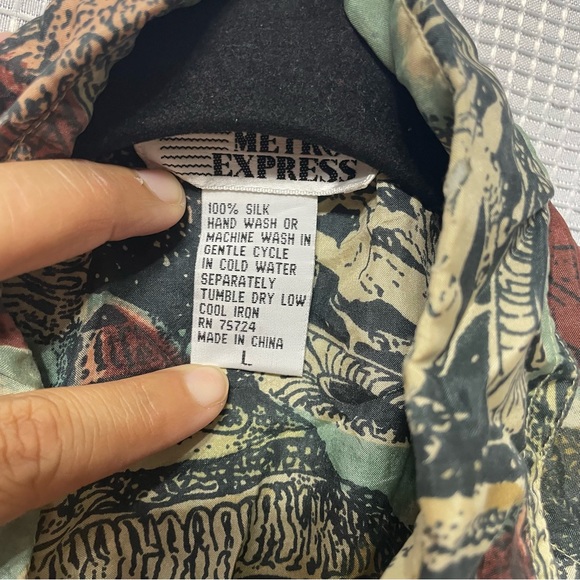 Vintage Metro Express Silk Short Sleeved Button Down print shirt size large - Picture 3 of 6